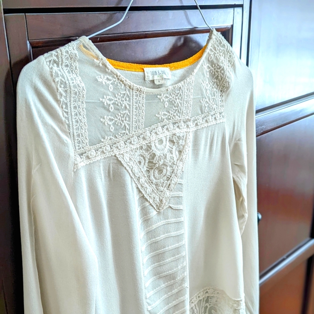 Long Sleeve Vintage Style Lace Detailed Top
